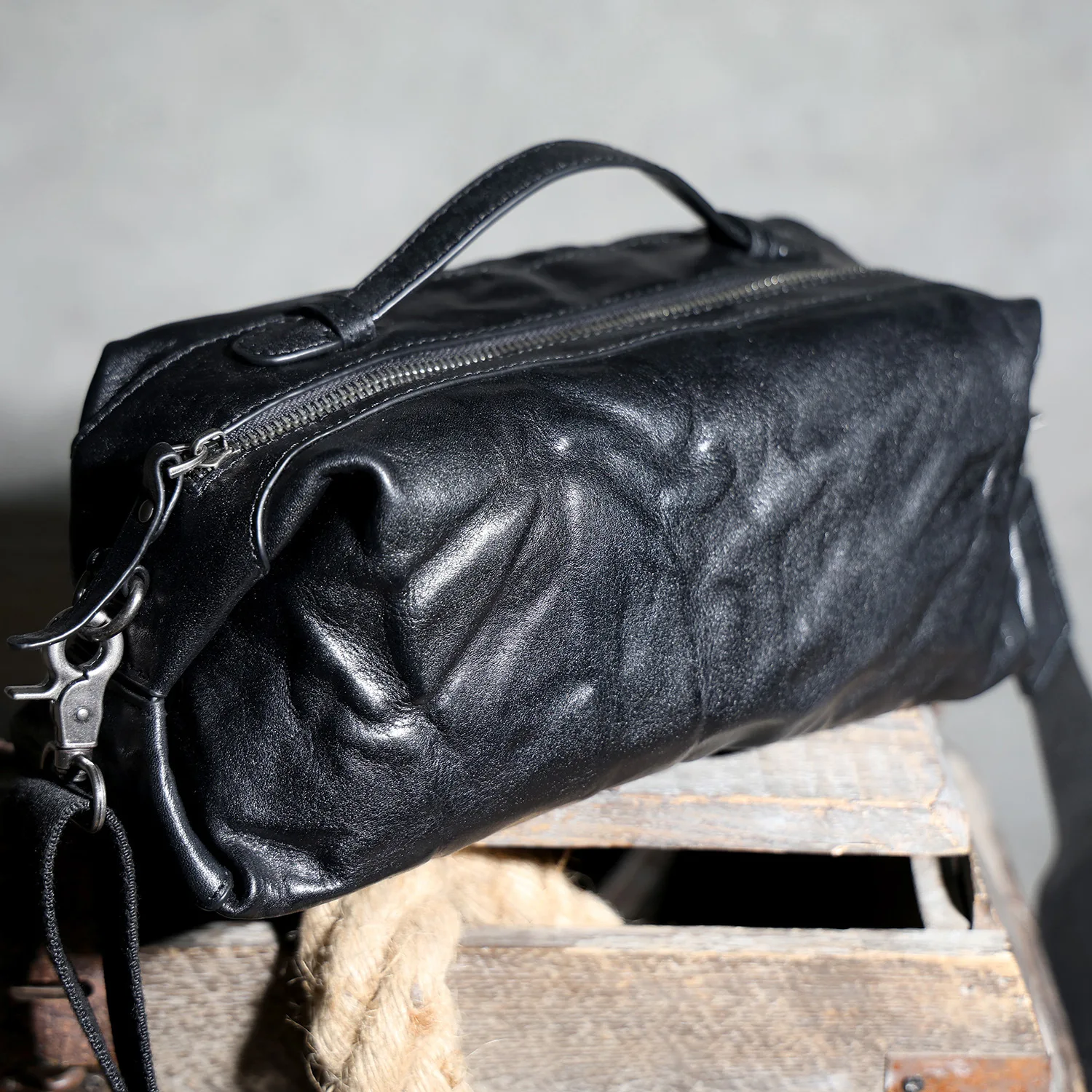 

Fashion Top Layer Cowhide Leather Shoulder Bag Men Casual Crossbody Bag Chest Bag Vegetable Tanned Leather Luxury Large Handbag