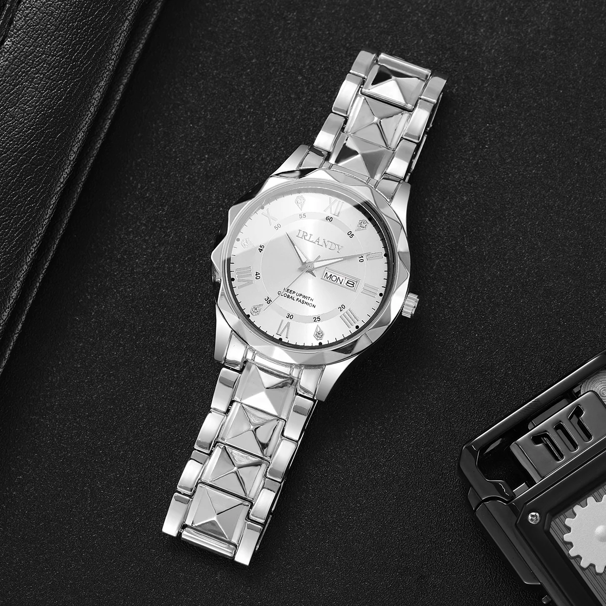 1pc Men's Watch Handsome Charm Roman Scale Calendar Dial Casual Versatile Quartz Watch (Box Not Included)