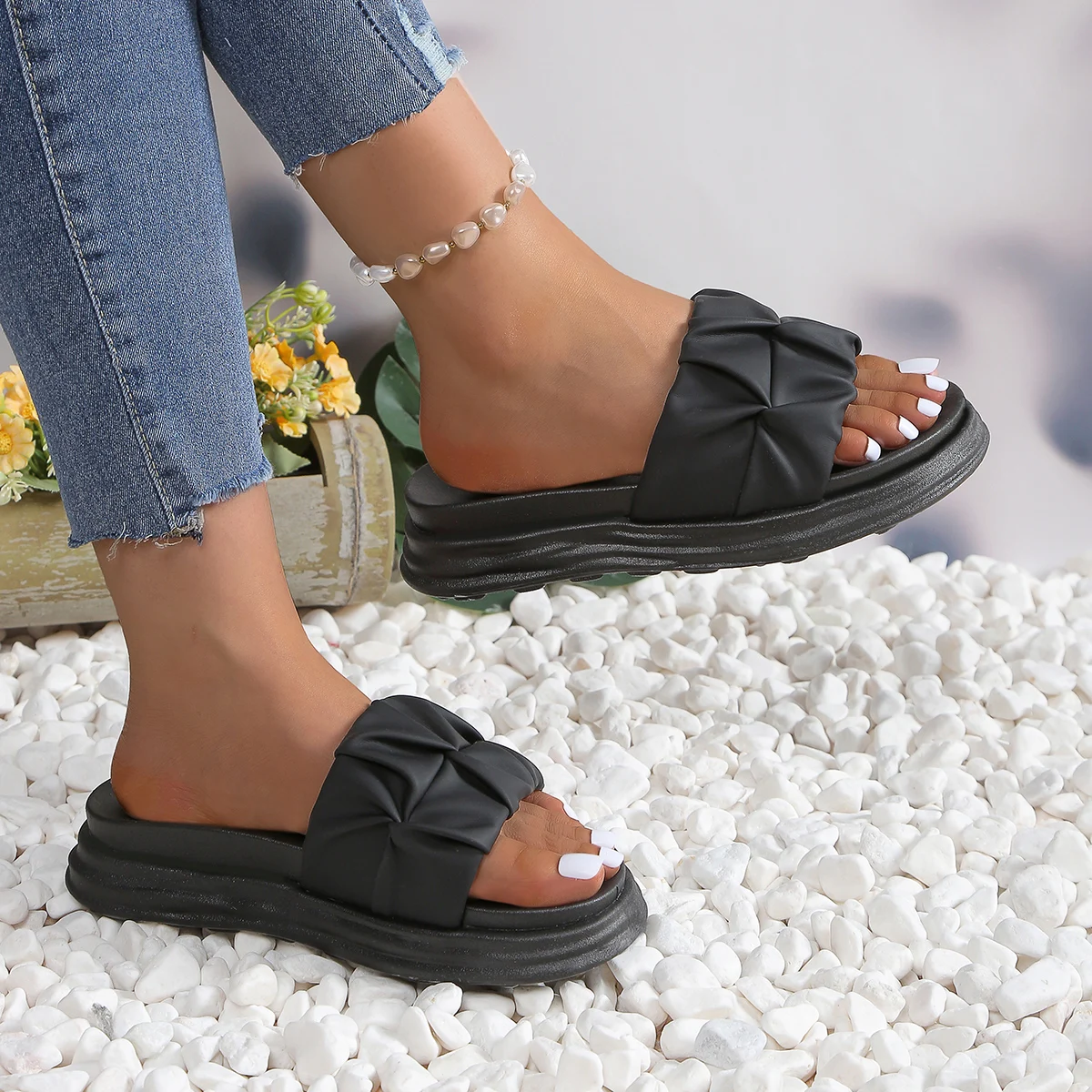 New Thick Sole Beach Shoes for Women's Summer Outwear, Anti slip Versatile Folded Soft Sole Casual Fashion Sandals and Slippers