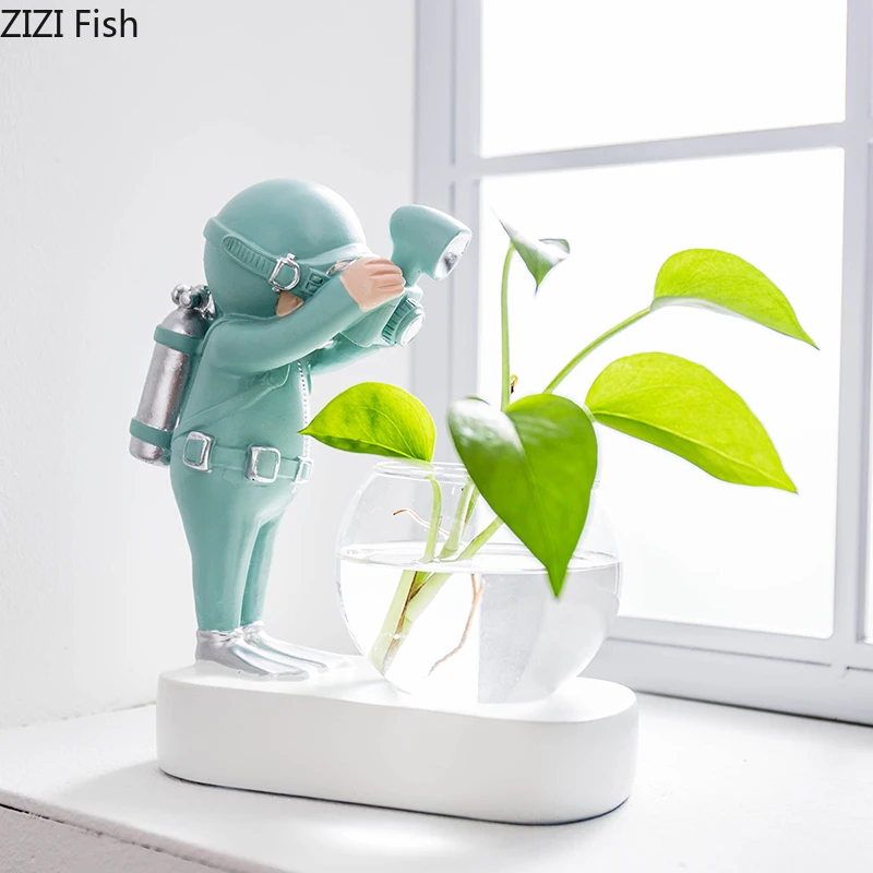 Creative Glass Vase Resin Astronaut Diver Ornaments Flower Vases Hydroponics Desktop Decor Flowers LED Light Pluggable Battery 3