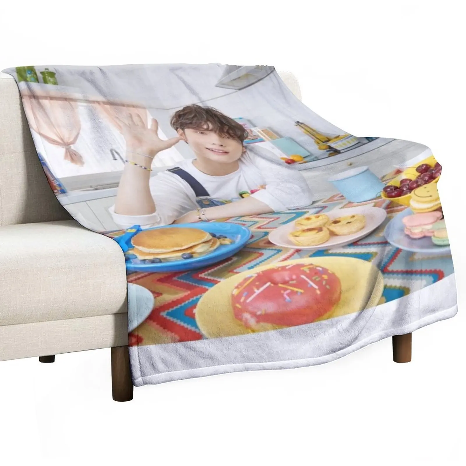 

TXT Hueningkai Throw Blanket Large Blanket Decorative Throw Blanket anime