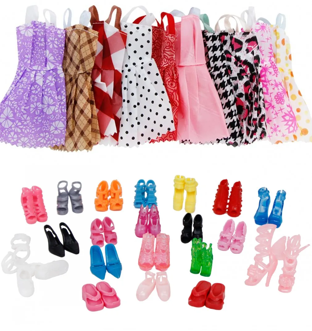 10 Conjuntos Roupas Boneca Barbie + 10 Sapatos Retos Tênis - R$ 149,9