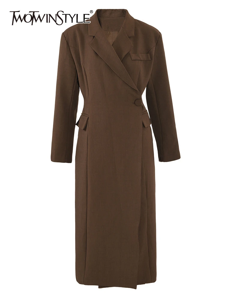 

TWOTWINSTYLE Solid Temperament Spliced Pocket Trench For Women Lapel Long Sleeve Patchwork Button Minimalist Trenches Female New