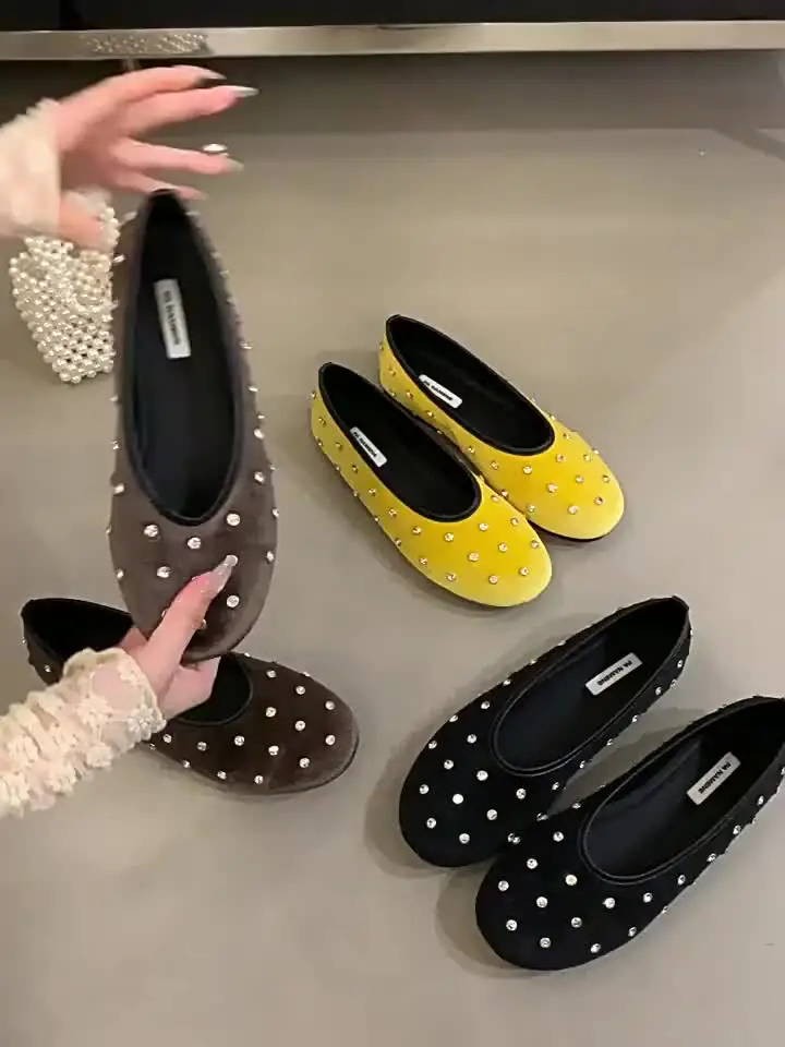 Женские туфли на плоской подошве
