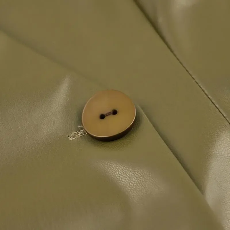 Chaqueta de cuero para mujer, estilo urbano, verde, con pliegues, escote en V, un botón, manga larga, bolsillos, abrigo hasta la cintura, primavera 2025, estilo urbano Y2K.