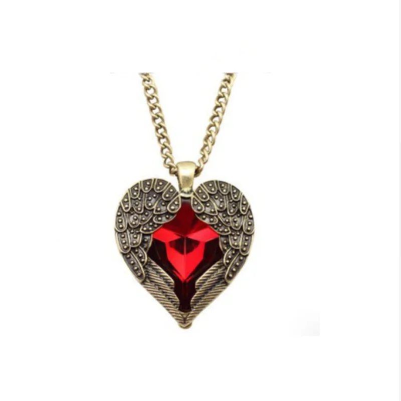 

2021 European and American fashion retro palace red diamond peach heart wings long necklace love pendant men and women necklace