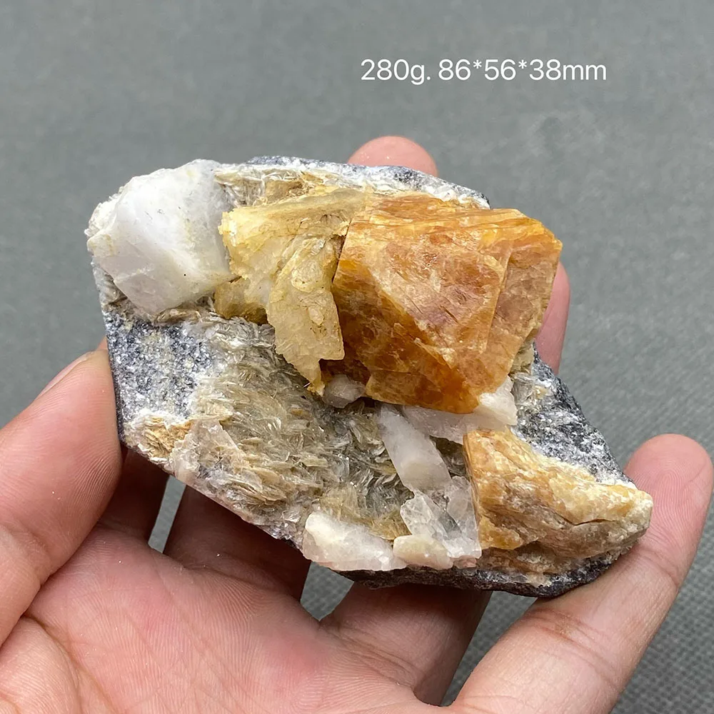 100% natural scheelite and aquamarine symbiotic rough crystal mineral origin China Xuebaoding