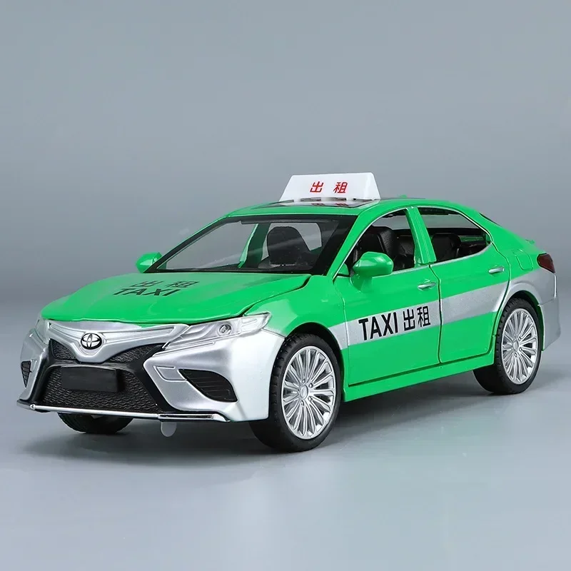 

Модель автомобиля Toyota Camry taxi 1:24, из металлического сплава