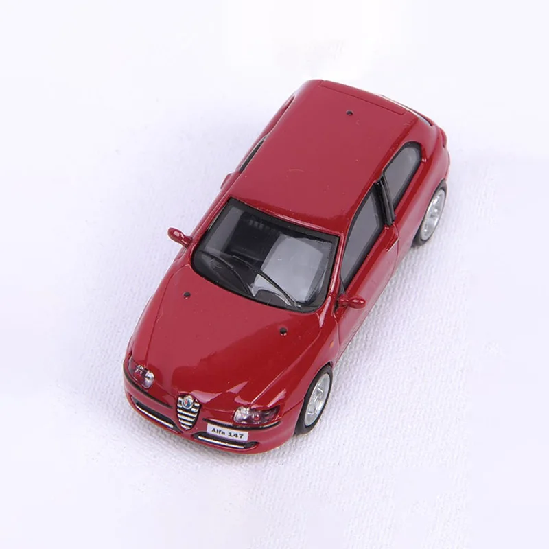 アルファロメオ クラシックカー ミニチュア 樹脂1:87スケール2001アルファロメオ147クラシックカーレプリカ