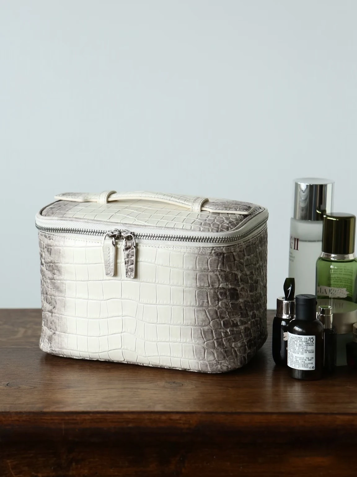 Cowhide Leather Crocodile Pattern Makeup Bag New Free Initials Travel Portable Toiletry Bag Large Capacity Storage Cosmetic Bag