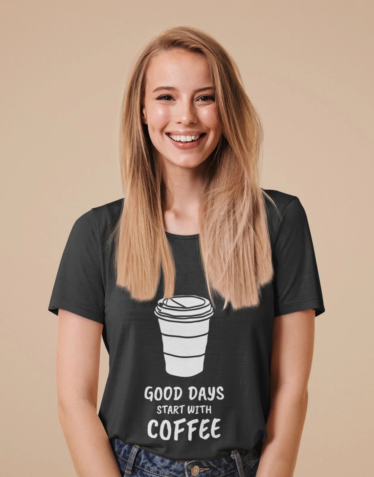

Женская футболка оверсайз из органического хлопка с надписью «Good Days Start with Coffee»