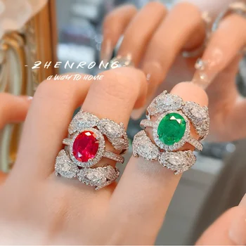 Anello in argento - Questo è un anello di lusso adatto da indossare sul dito del medio. È un anello da donna con corindone rosso.
