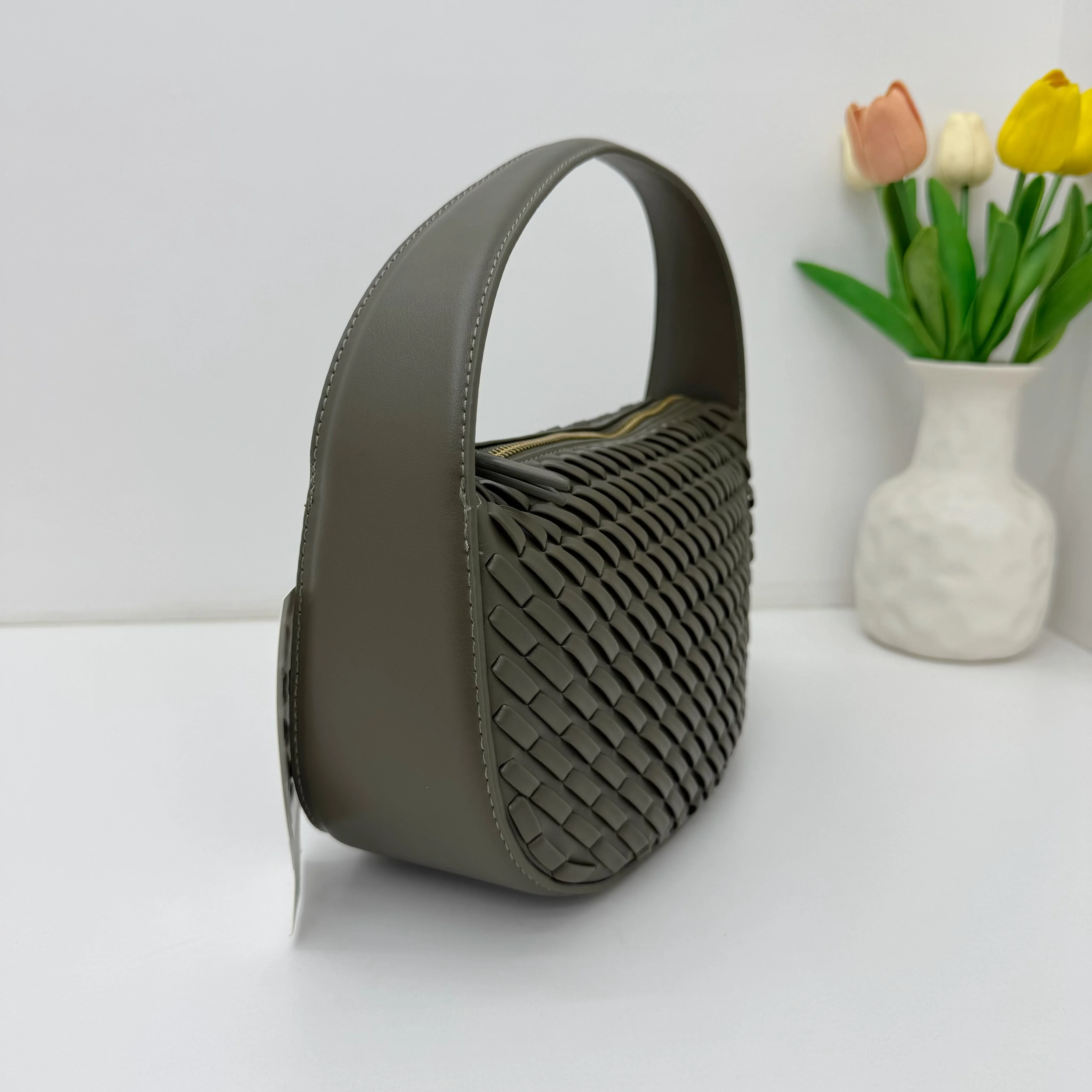 European American Retro Weaving Handbag Fashion Brand Designer Bag Versatile Casual Single Shoulder Bag New Solid Color Tote Bag