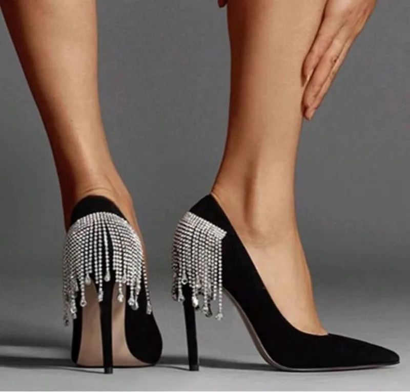 

Блестящие туфли-лодочки с цепочкой и кристаллами, с острым носком, с подвеской, на высоком каблуке, черные, синие, одинарные туфли, искусственный каблук