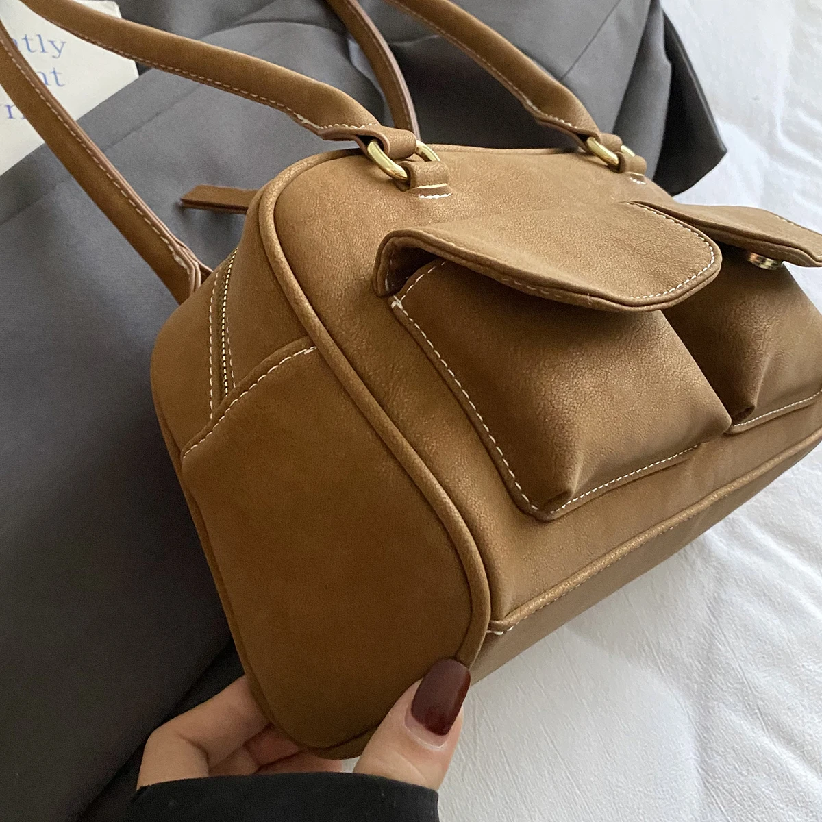Korean Niche Handbag Pillow Bag for Women 2025, Very Stylish New Model with Multiple Pockets, Commuter Shoulder Bag, Underarm Boston Bag for Shopping and Park Visits