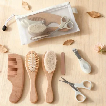 Set per la cura del bambino 4/6 pezzi - Spazzola morbida per la pulizia del cuoio capelluto del neonato, Pettine da massaggio in legno di faggio, Pettine con cuscinetto d'aria, Tagliaunghie, Tagliacapelli