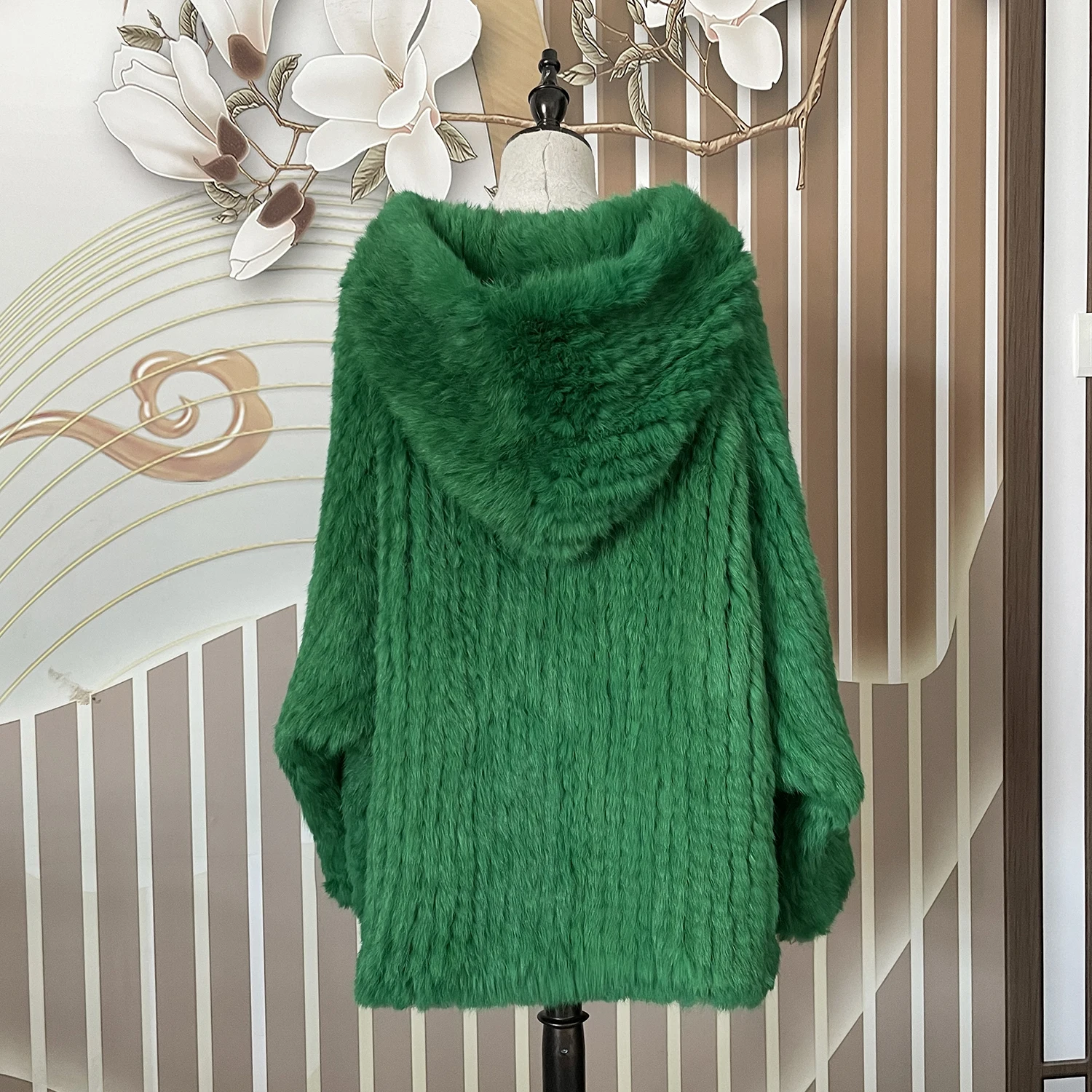 Рисунок 6 - Зимнее теплое вязаное пальто из