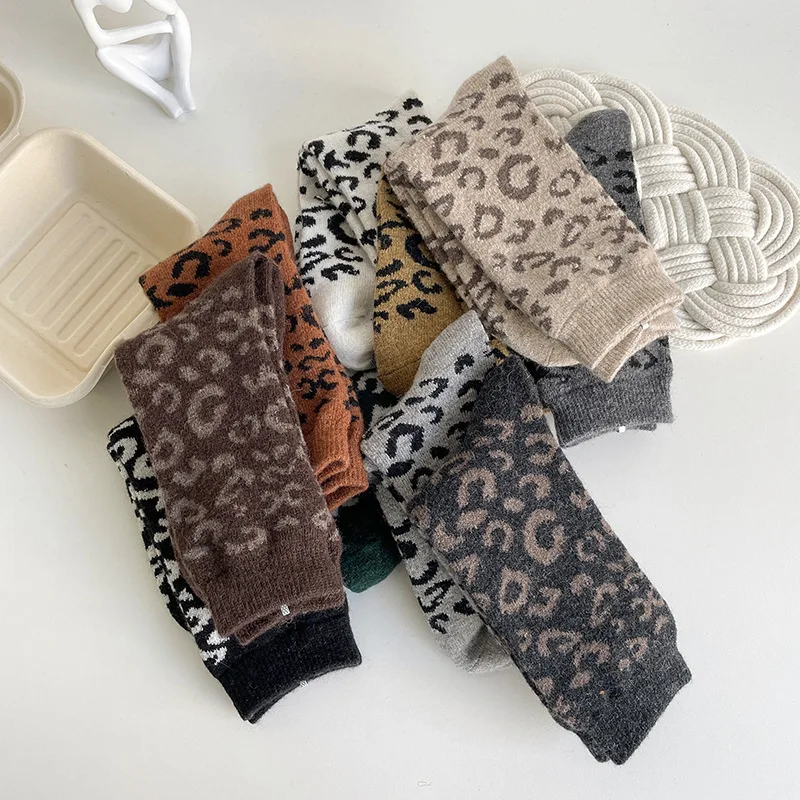 Description Picture 6 of itemThickened winter wool socks Japanese vintage fashion leopard print thermal socks High quality women wool socks Christmas gift