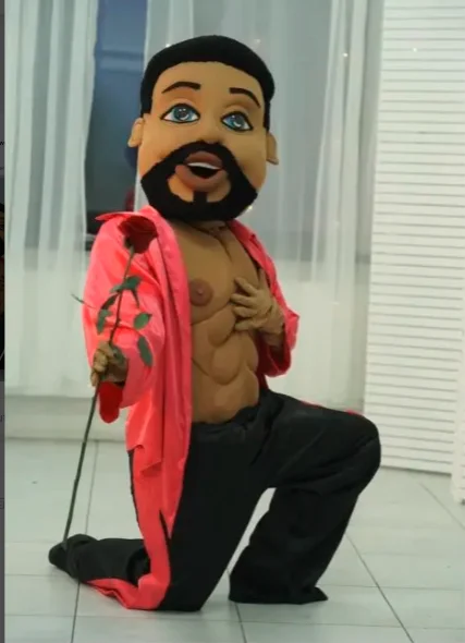 

Изготовленный на заказ костюм-талисман для снятия мышечной памяти