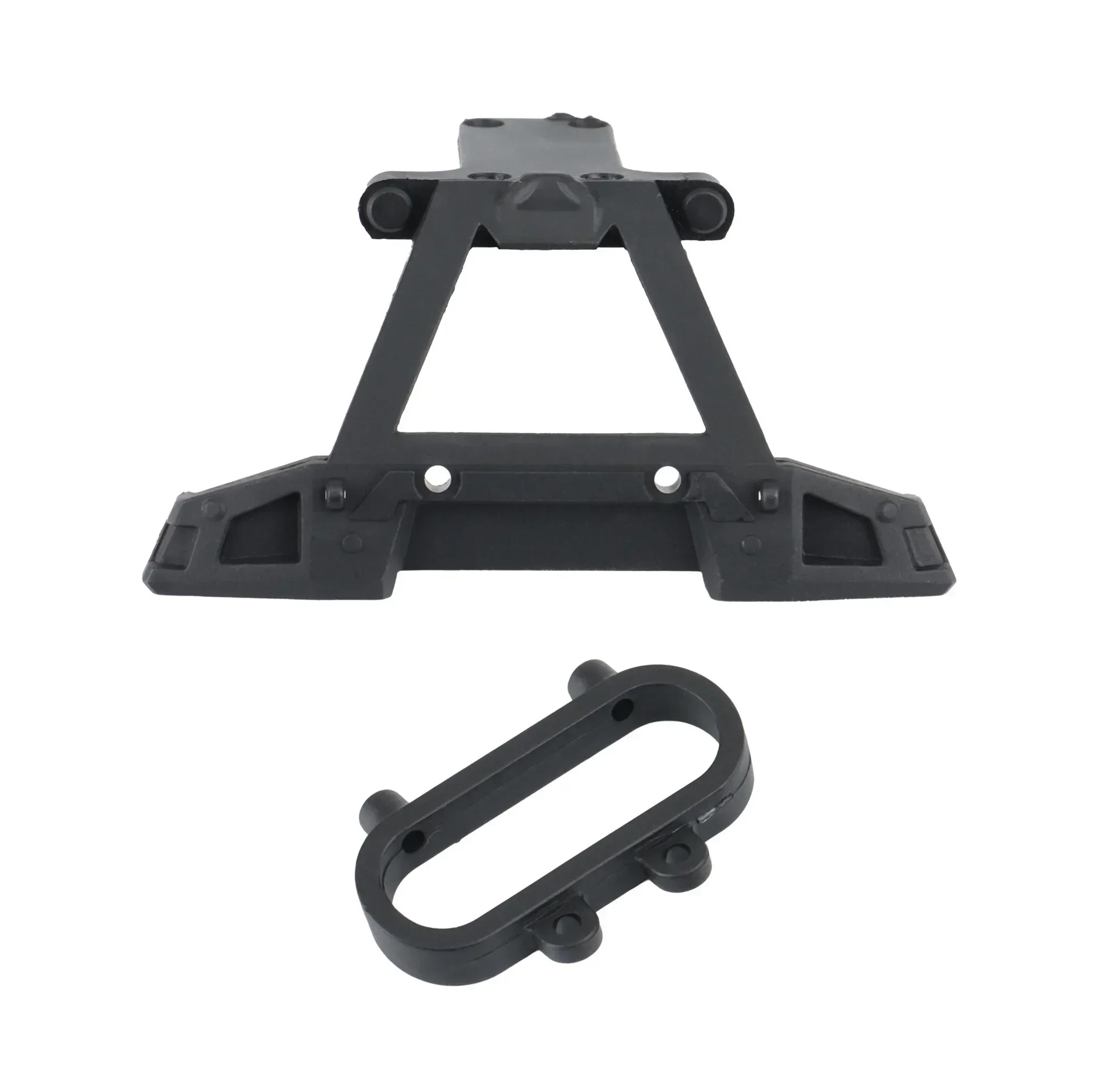 Crawler Buggy RC 4x4 tout terrain plongeant dans une flaque d'eau, votre partenaire d'aventure pour les parcours humides.