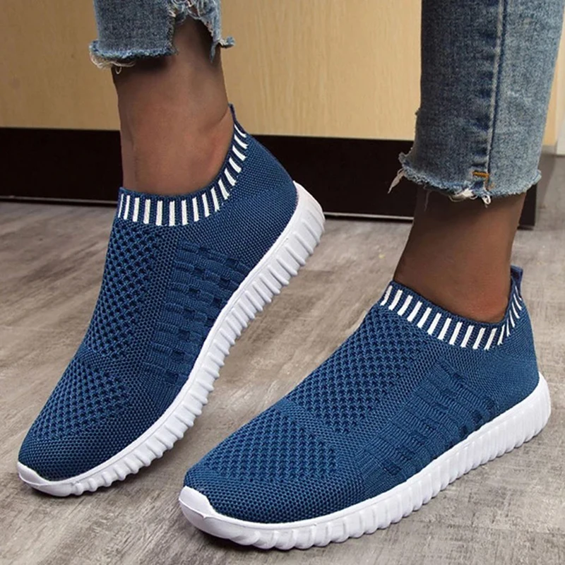 

Женские кроссовки без шнуровки, белые легкие кроссовки из сетчатого материала на платформе, Повседневная прогулосветильник, большие размеры до 43, 2022