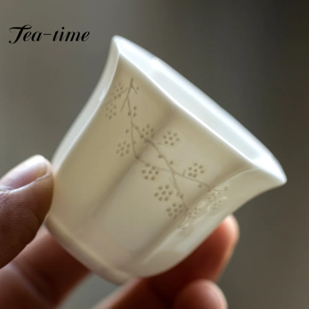2pc/set Handmade Relief Plum Blossom Ceramic Teacup Dehua White Porcelain Small Master Cup Tasting Tea Mug Kung Fu Tea Set 45ml