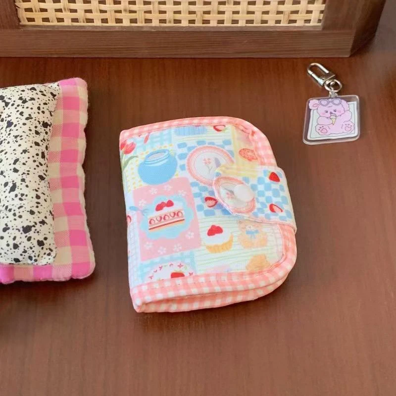 Portafoglio in Tessuto con Motivo Cartoon Kawaii, Porta Carte Portatile per Ragazze, Borsa Multifunzionale per Documenti, Carte di Credito e Monete da Viaggio - immagine 5