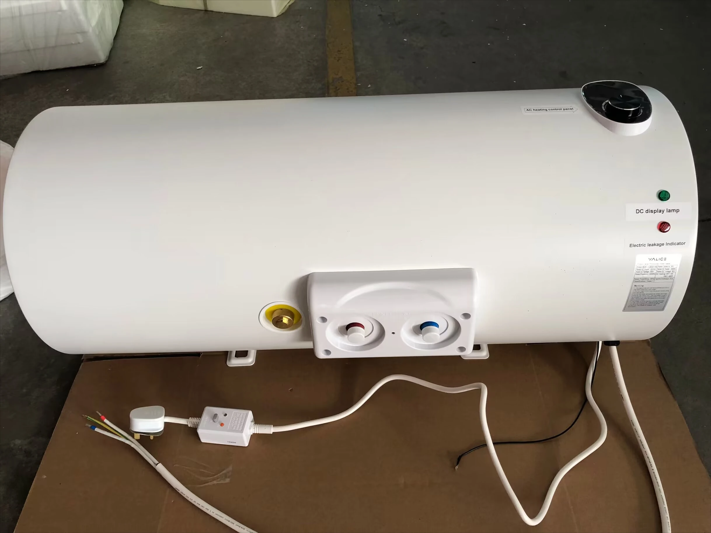 Top Horizontal Mounted 40L AC DC PV SOLAR WATER HEATER for Shower Bathroom