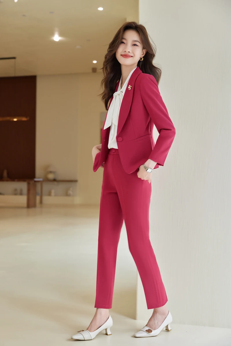 Рисунок 5 - Модная Профессиональная женская одежда на осень и зиму