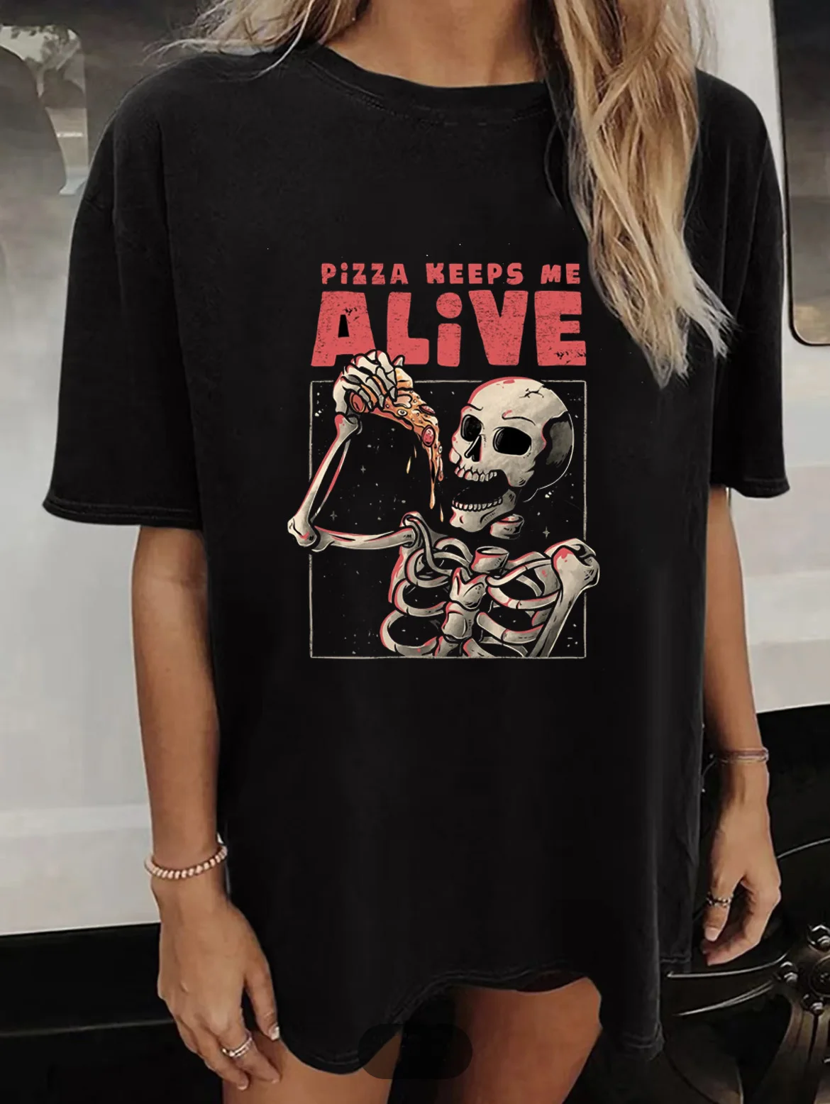 

Забавные готические футболки большого размера с пиццей Y2k женская футболка с принтом черепа и букв Свободная Повседневная рубашка с коротким рукавом для мужчин и женщин