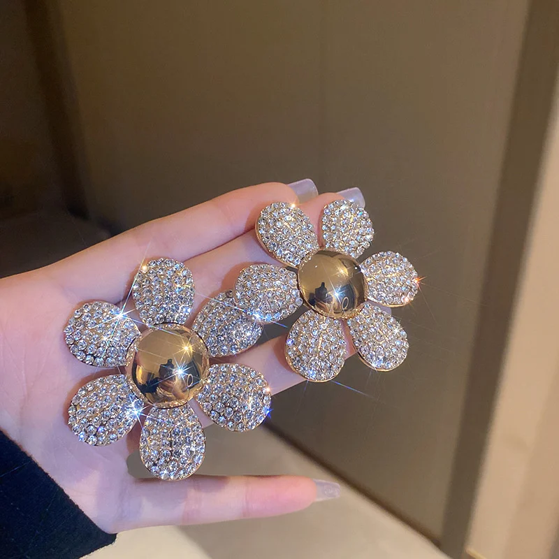 أقراط كريستال ذهبية اللون جديدة للنساء أقراط زهرة...