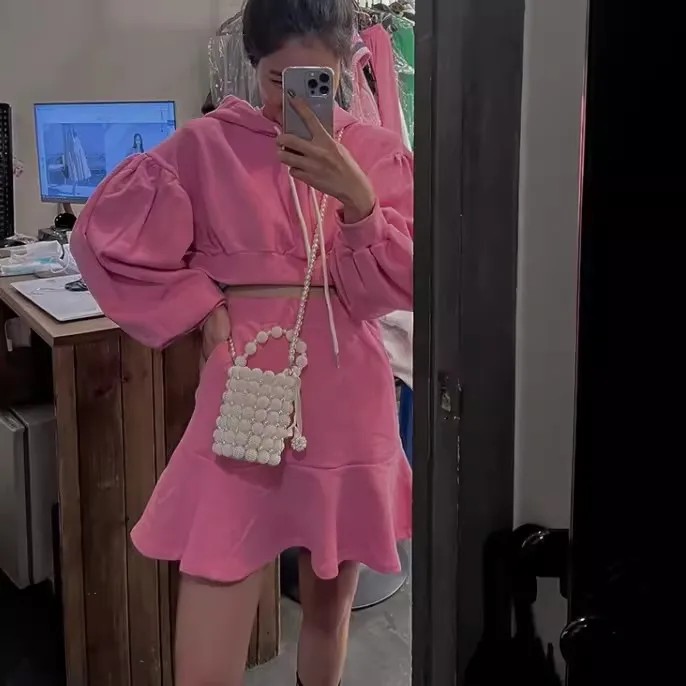 

Осенний костюм для отдыха 2022 года, однотонная Короткая Толстовка с капюшоном и юбка с высокой талией, Корейская версия ins для маленьких мужчин