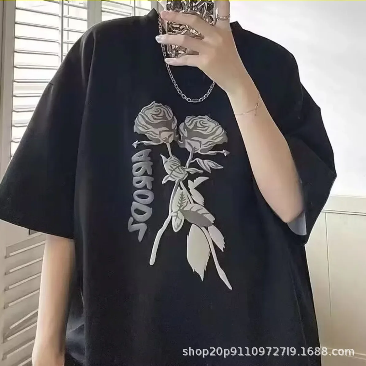 فضفاض عصري قصير الأكمام الرجال تي شيرت تنفس الكرتون طباعة الصيف أزياء عارضة أعلى نصف كم هونغ كونغ نمط المحملة