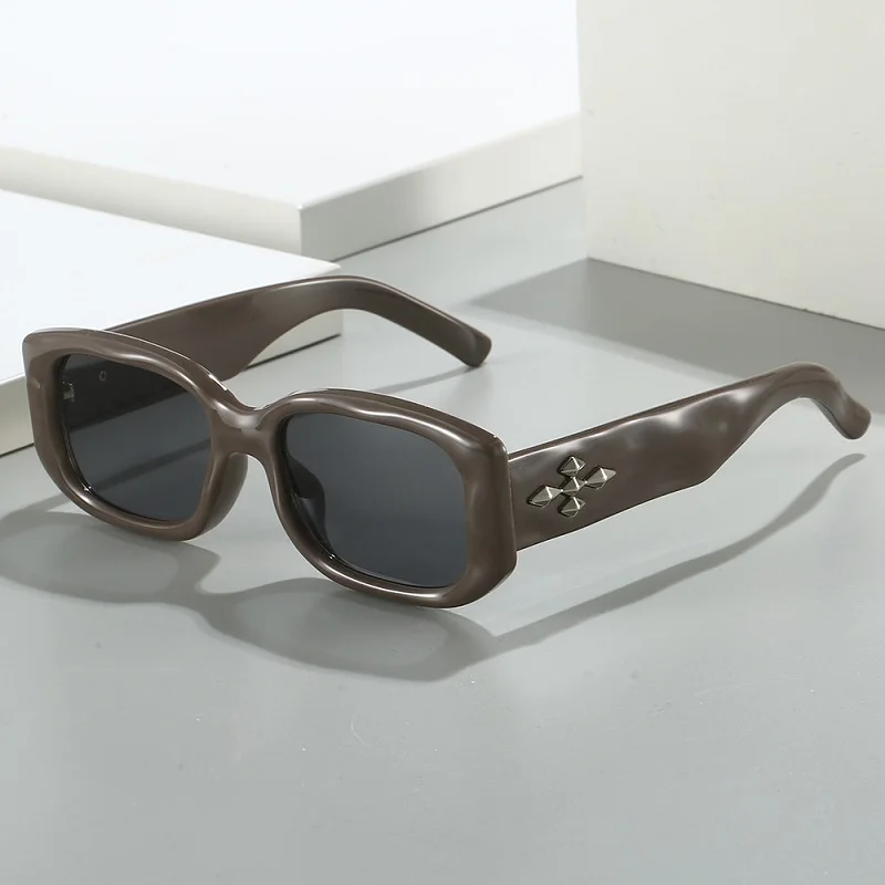 

D & T 2024, новые модные солнцезащитные очки для женщин и мужчин, Прямоугольная оправа для объектива из поликарбоната, серебристые украшения, брендовые дизайнерские винтажные очки UV400