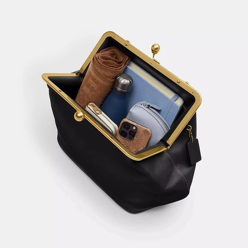 Classic Versatile Large Capacity Clip Bag - Closure