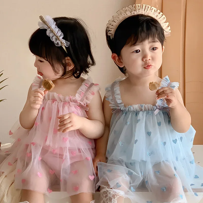 Рисунок 4 - Комбинезон для новорожденных девочек