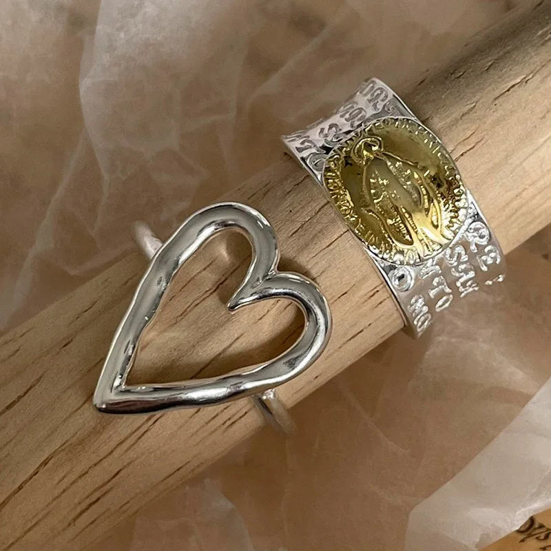 Vintage Unique Heart Motif Ring Texture Hollowed-Out Rings for Women Silver Color Temperament Jewelry Gift Daily Wear