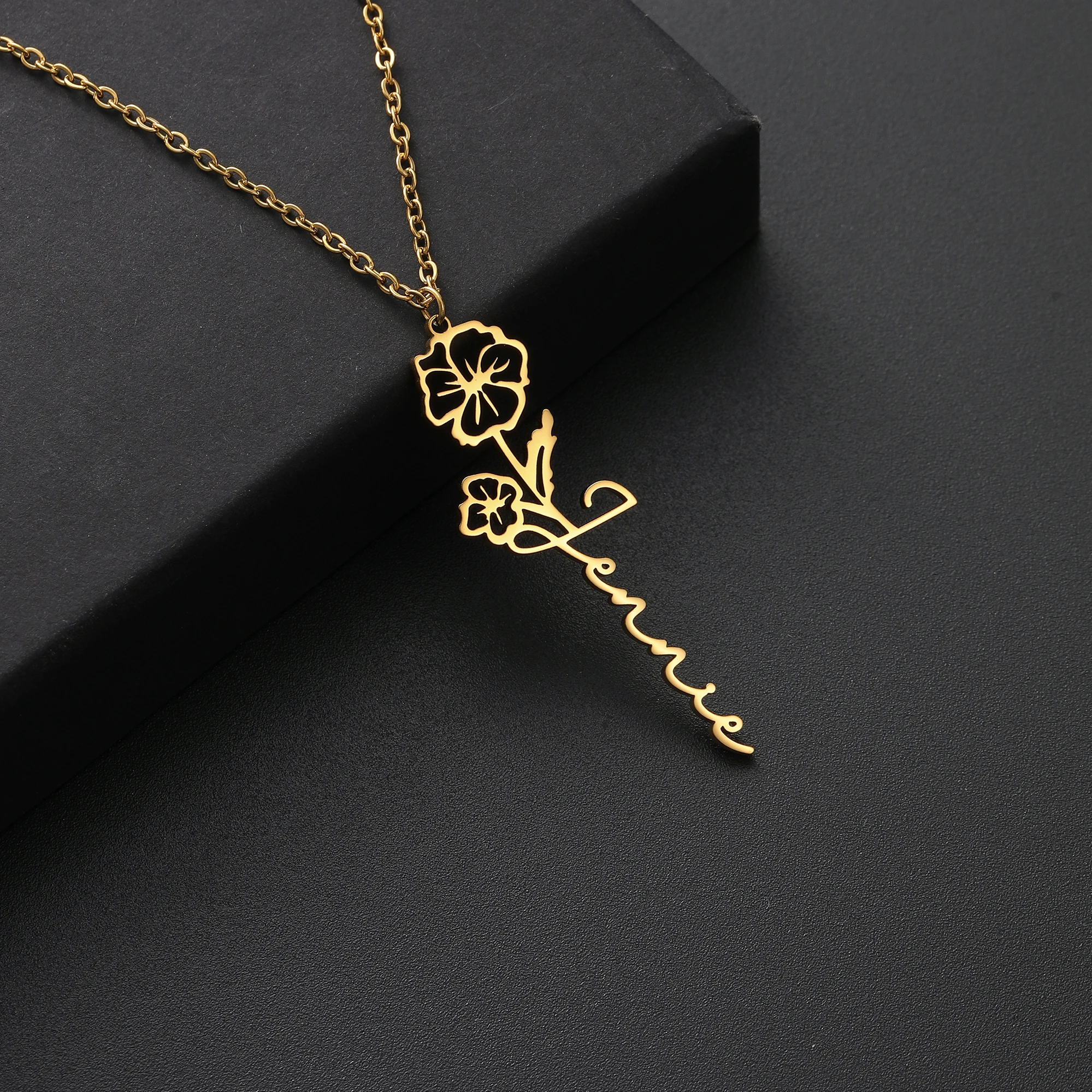 Customized December Birthday Flower Letter Love Pendant Electroplated 18K Gold Personalized Necklace for Women's Birthday Gift