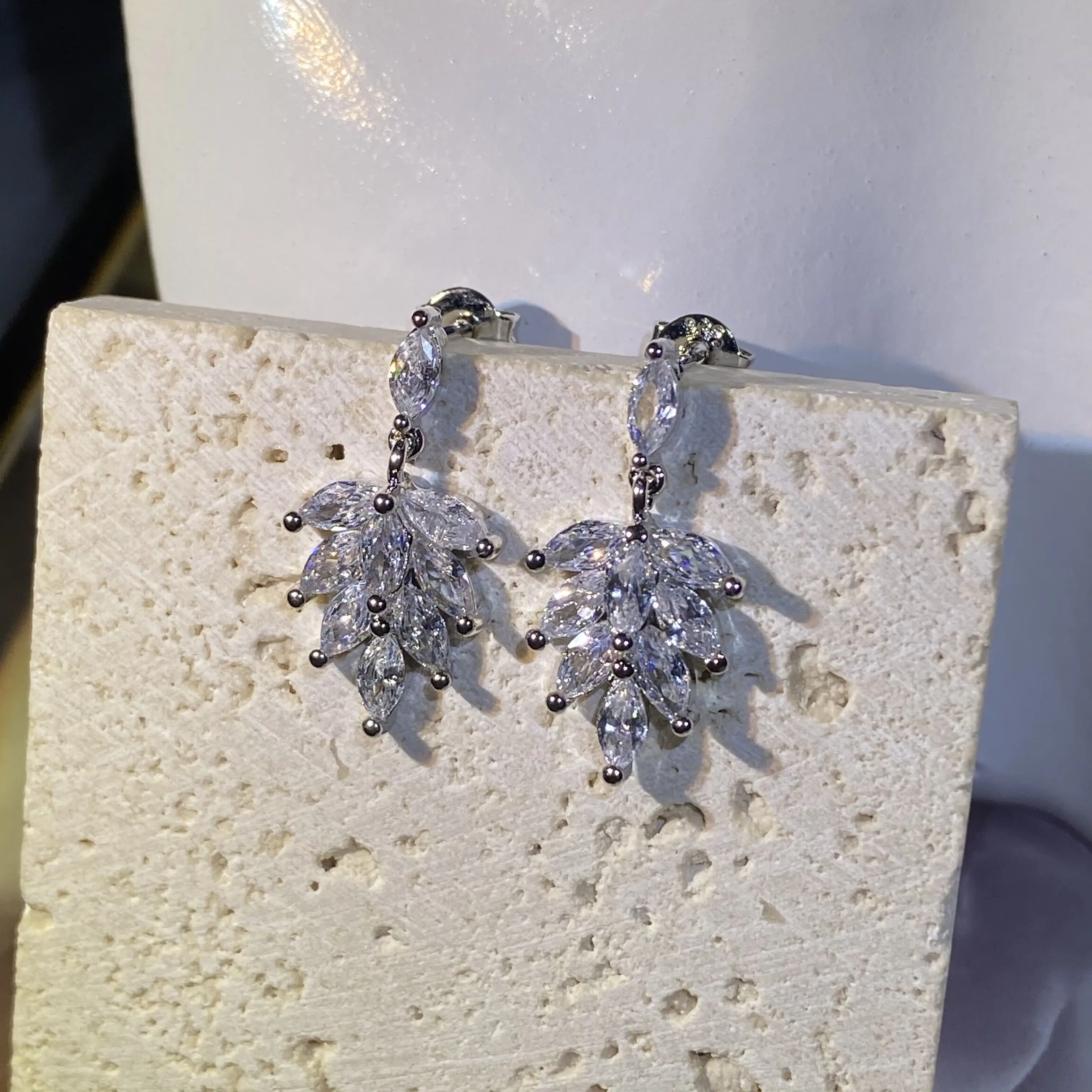 2022 NEW Creative Snow Crystal Earring For Women  Diamond Flower Prevent Allergy Engagement Wedding Gift Jewelry