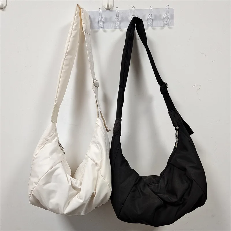

Crossbody female 2023 autumn and winter new large capacity dumpling down cotton simple all-in-one shoulder bag
