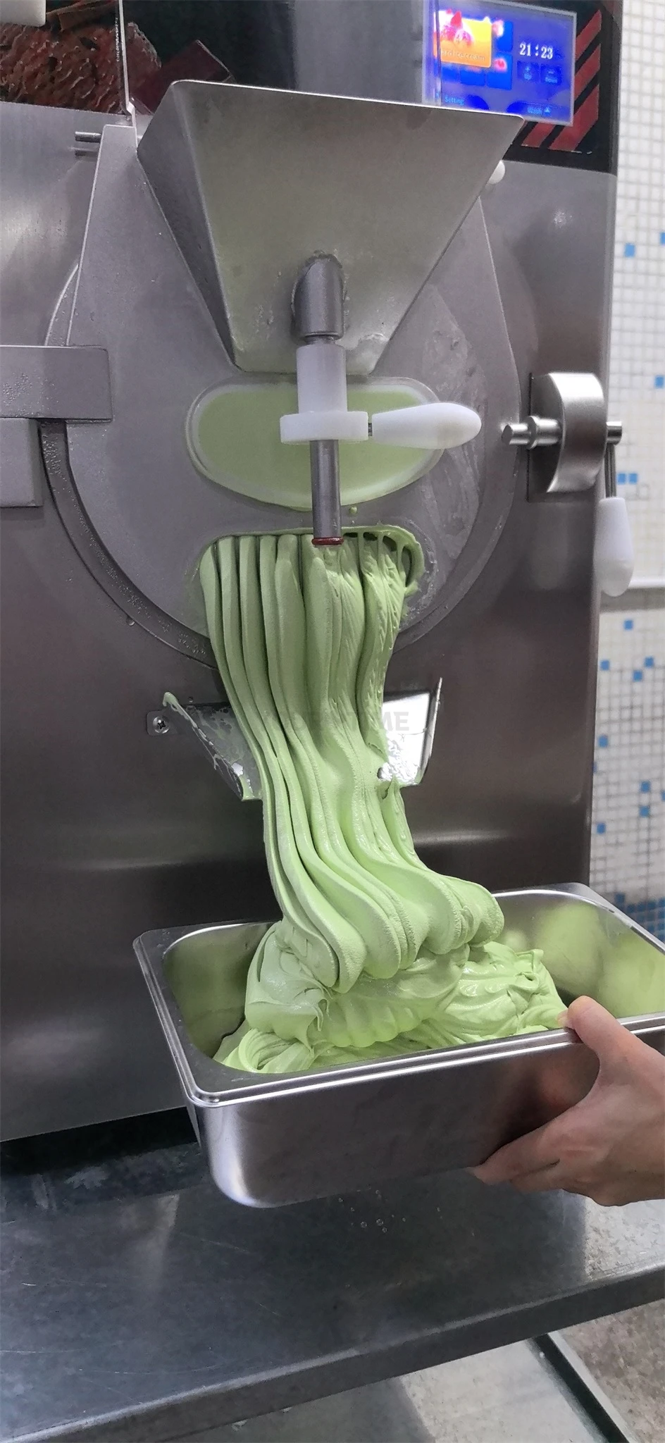 Mvckyi Commercial Hard ice cream machine Table Top Ice Cream Machine For Ice Cream Equipment Batch Freezer 4