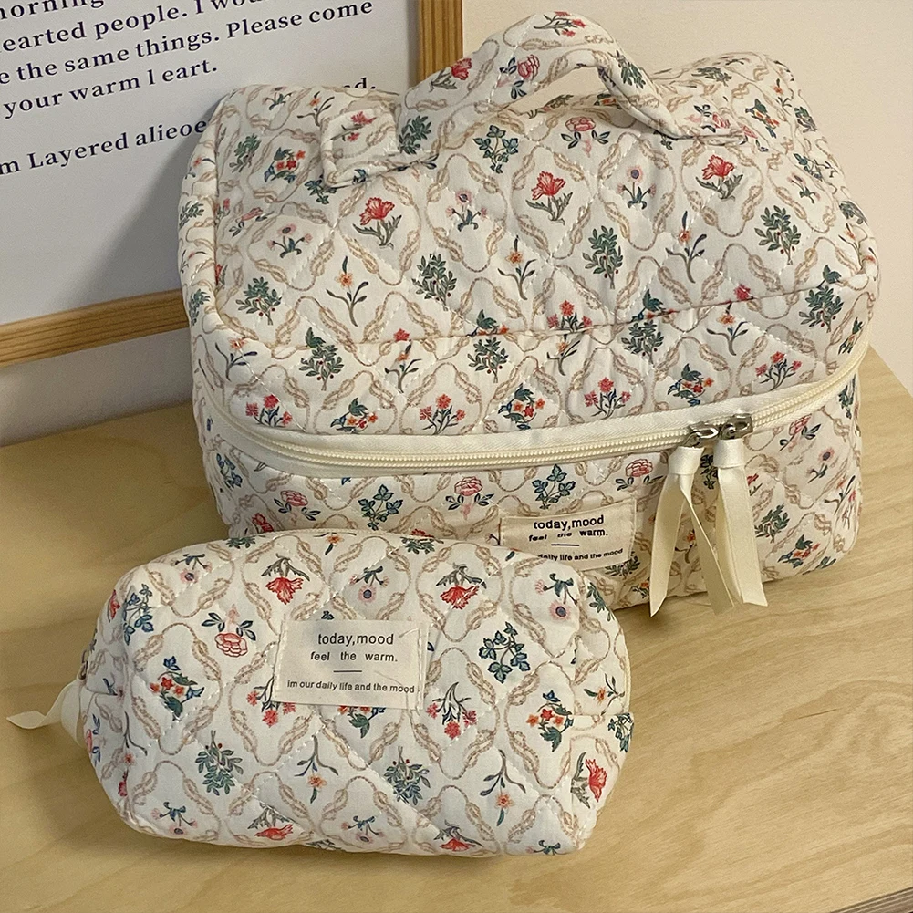 Cute Floral Travel Makeup Pouch with Zipper Makeup Organizer Storage Bag Vintage Cosmetic Organizer Case for Women and Girls