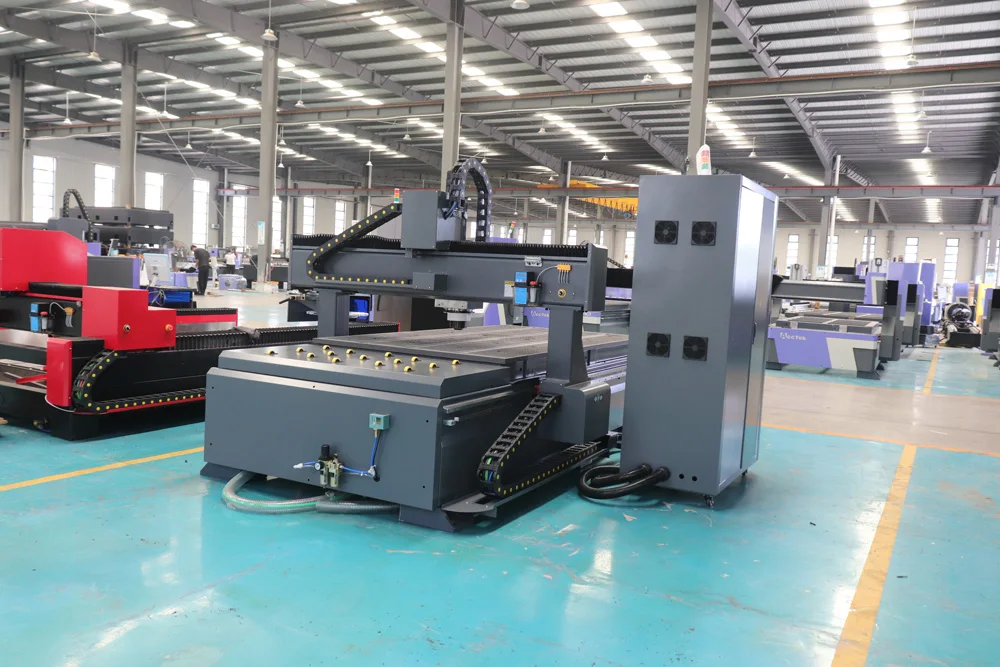 9KW HQD 스핀들 1325 선형 ATC CNC 라우터 3축 목공 기계 신텍 컨트롤러 380V 자동 공구 교환기