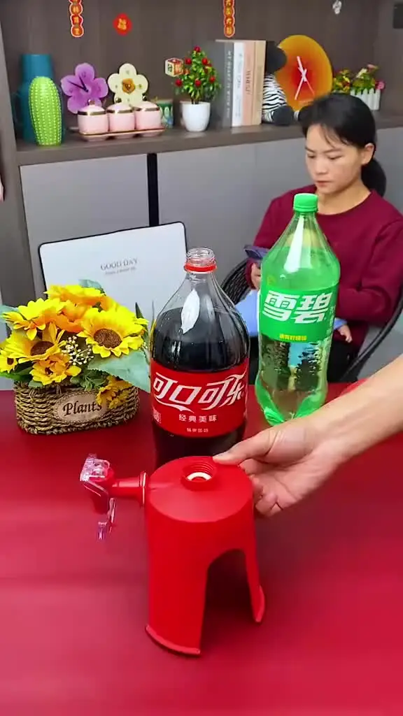 Acquista Creativo Bottiglia Di Coca Cola Distributore Di Acqua Invertito Forniture Per Feste Pressostato Manuale Bevande Coca Cola Sub In Italia A Partire Da 3.2 - 11