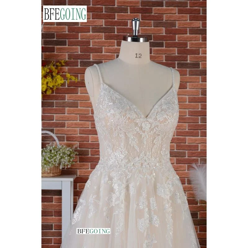 Lace A-Line Wedding Gowns Chapel Train Custom Made Floor-Length V-Neck Spaghetti Straps Appliques Bridal Dresses