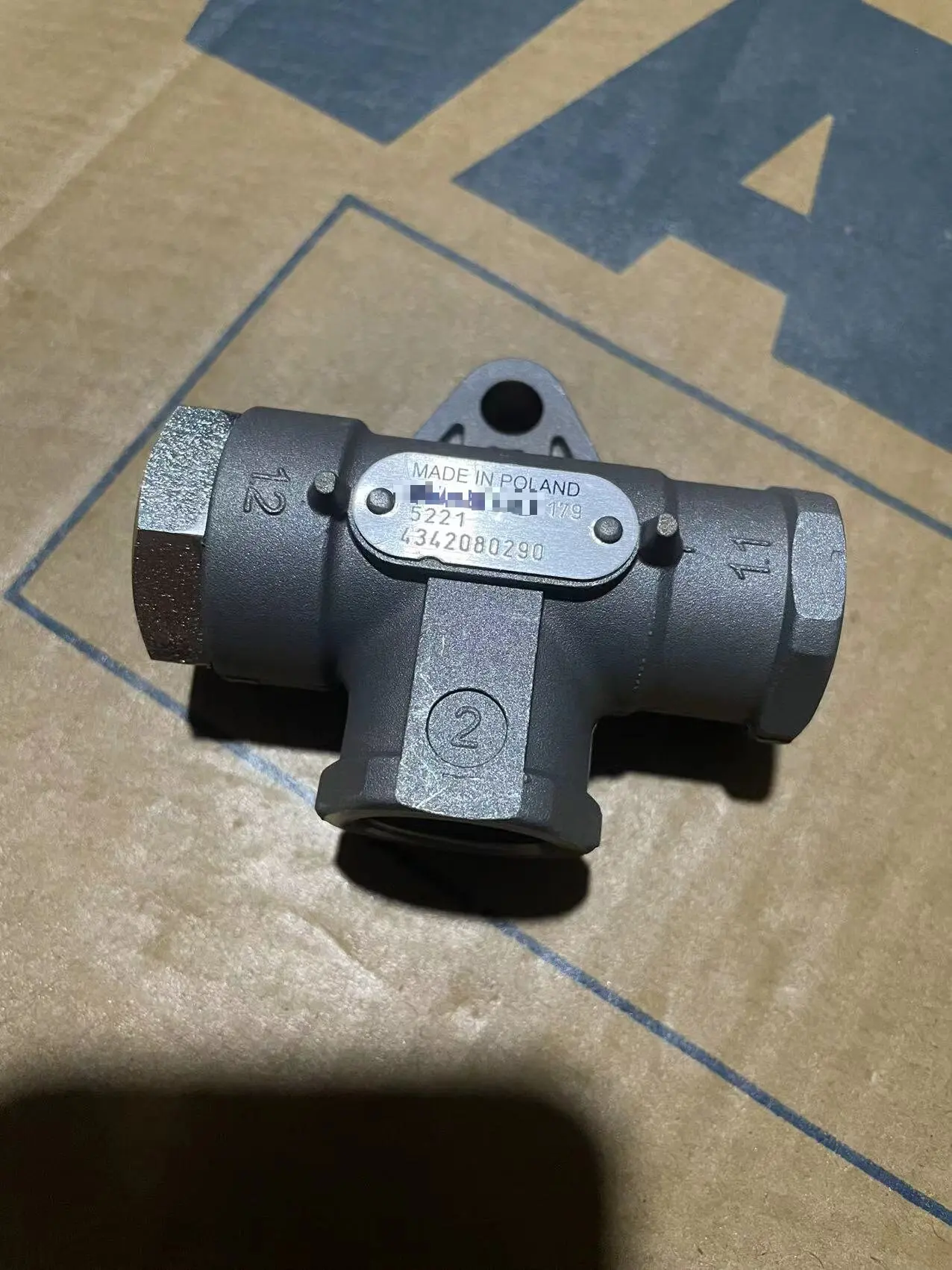 Original 4342080290 three-way valve