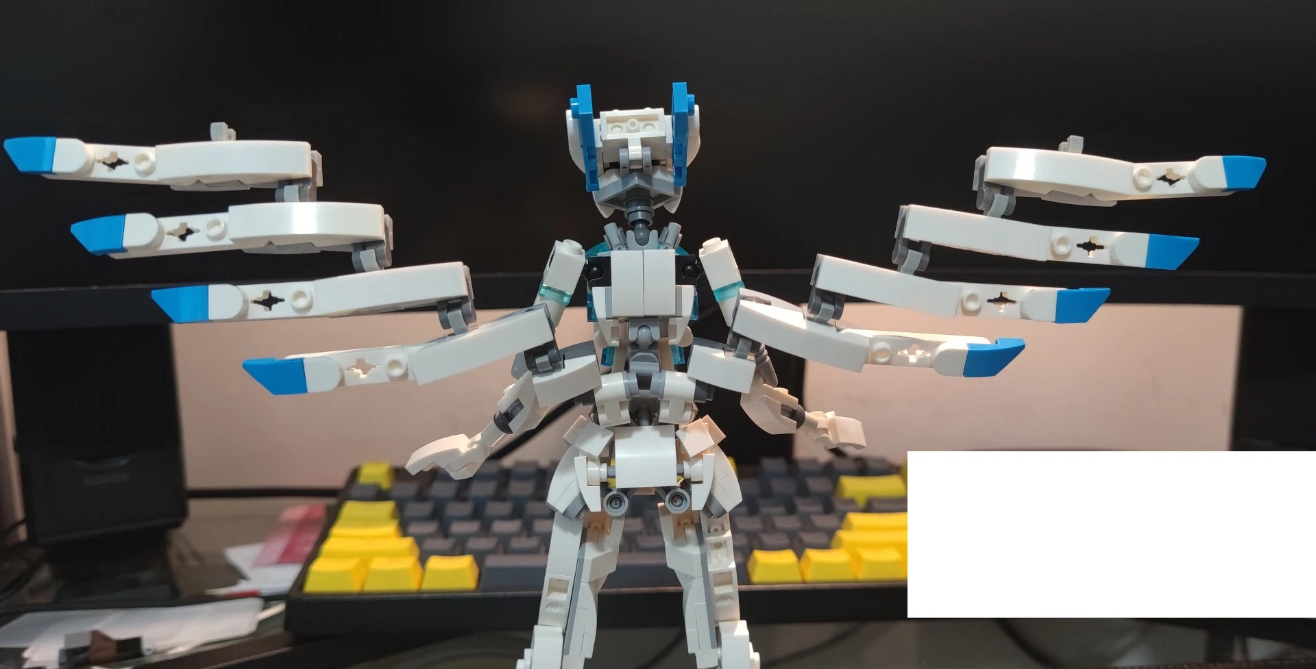 Amazon.co.jp: ミニフィギュア ビルディングブロックセット 332