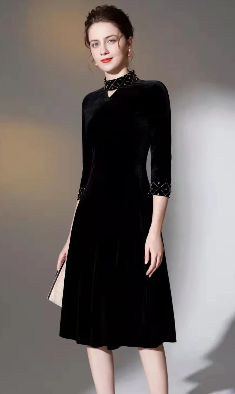 

High Quality Brand New 2022 Winter Dress Women Stand Neck Beading Embroidery Deco 3/4 Sleeve Mid-Calf Red Black Velvet Dress 4XL