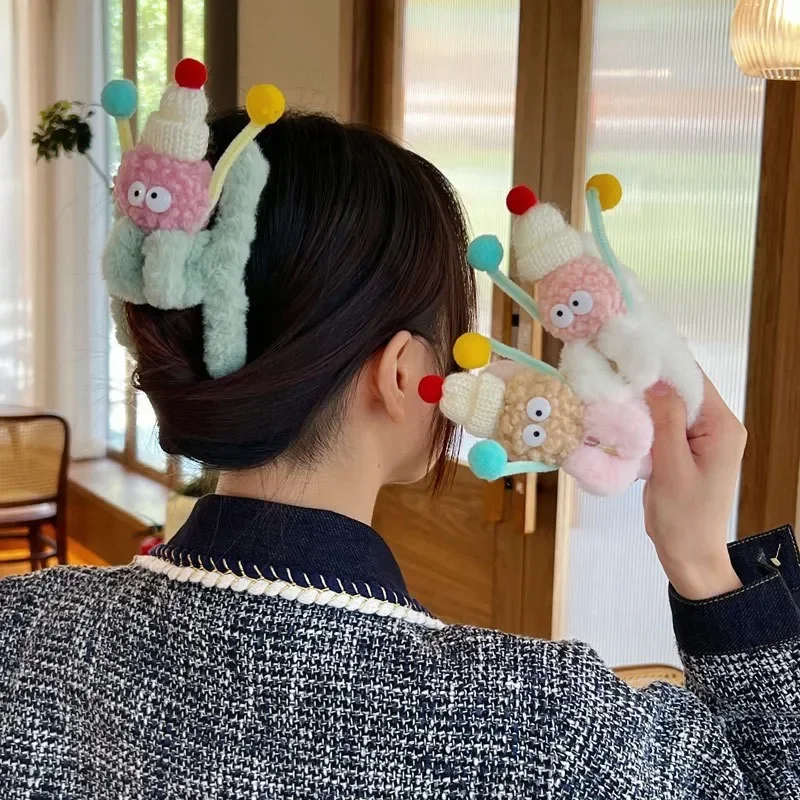 1 PCS Women's Hair Claws Cartoon 3D Dolls Kawaii Cute Sweet Plush Hair Clips Funny Fashionable Verstaile Hair Accessories Girl