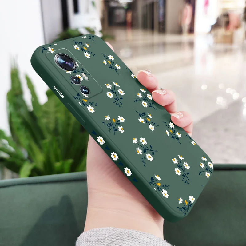 Elegant Floral Phone Case - Vibrant Design